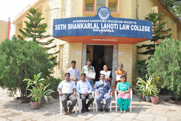 https://cache.careers360.mobi/media/colleges/social-media/media-gallery/9871/2019/4/10/Campus view of Seth Shankarlal Lahoti Law College Gulbarga_Campus-view.jpg